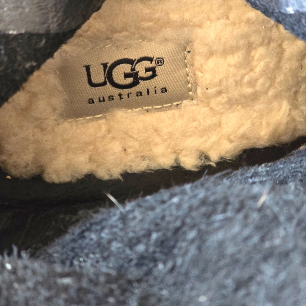 UGG Australia Dayle Leather Studded Boots - Picture 13 of 13